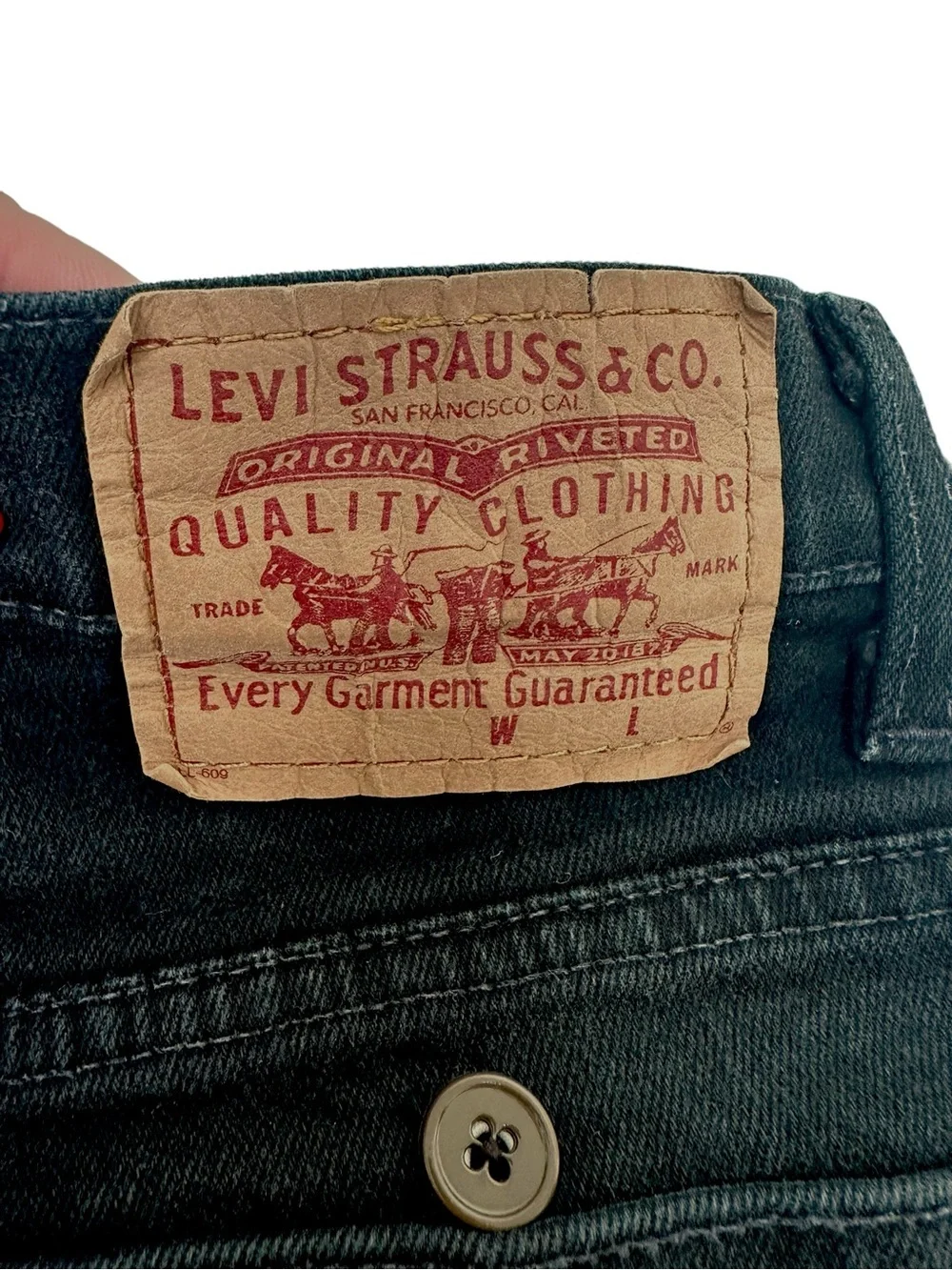 Vtg 90s Levis 933 Midrise Black Denim Shorts 7 JR (see size disclaimer below).